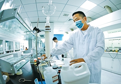 研發生產醫藥產品，做強做大企業規模